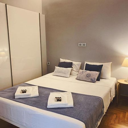 Cozy Newly Renovated 1 Bedroom Apartment In The Heart Of Атина Екстериор снимка