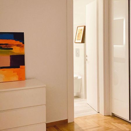 Cozy Newly Renovated 1 Bedroom Apartment In The Heart Of Атина Екстериор снимка
